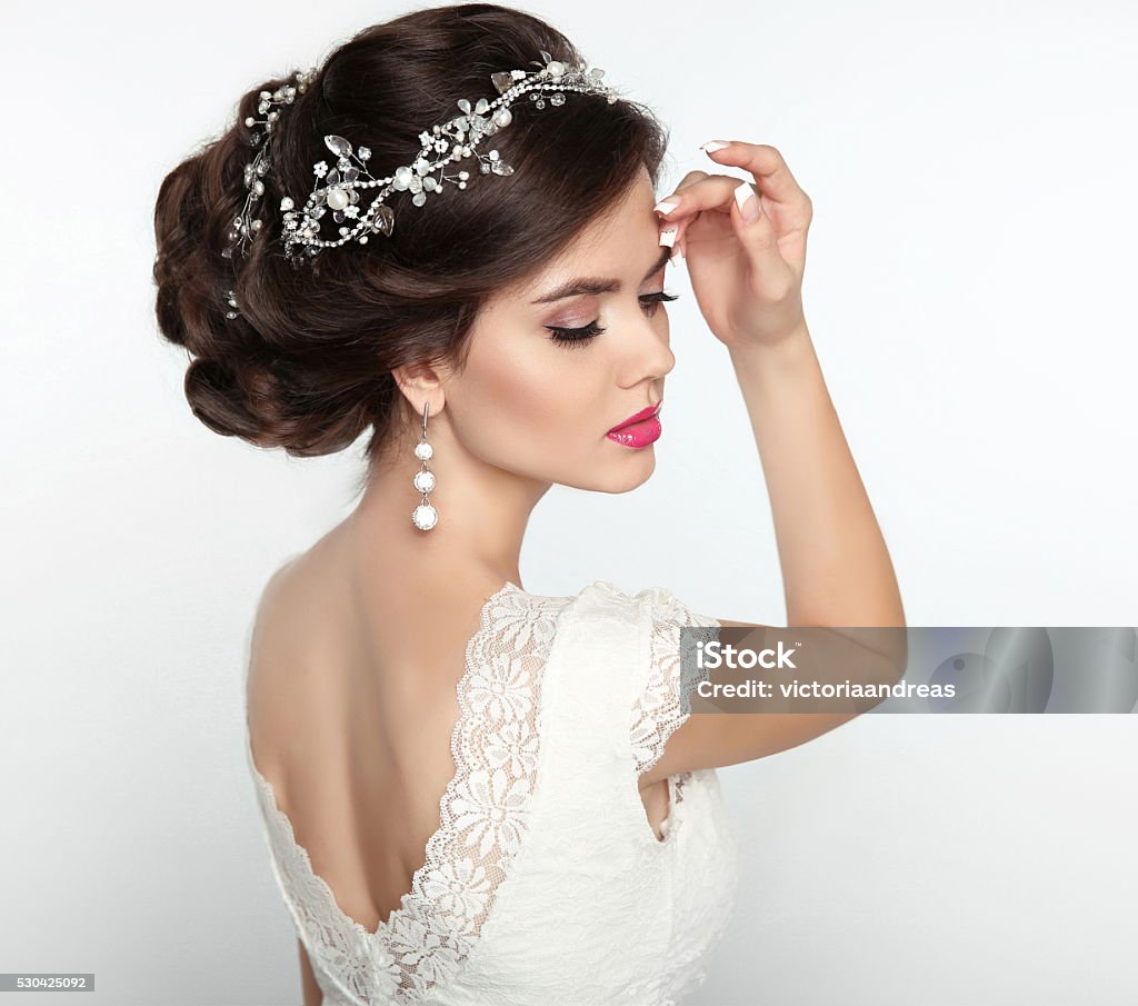 Wedding Hairstyle Beautiful Fashion Bride Girl Model Portrait Stock Photo -  Download Image Now - iStock