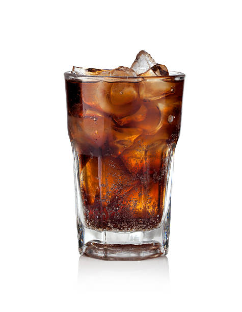 cola glass with ice cubes - dranken stockfoto's en -beelden