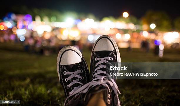 Entspannen Sie Sich Ein Einem Abend Festival Stockfoto und mehr Bilder von Musikfestival - Musikfestival, Musik, Im Freien