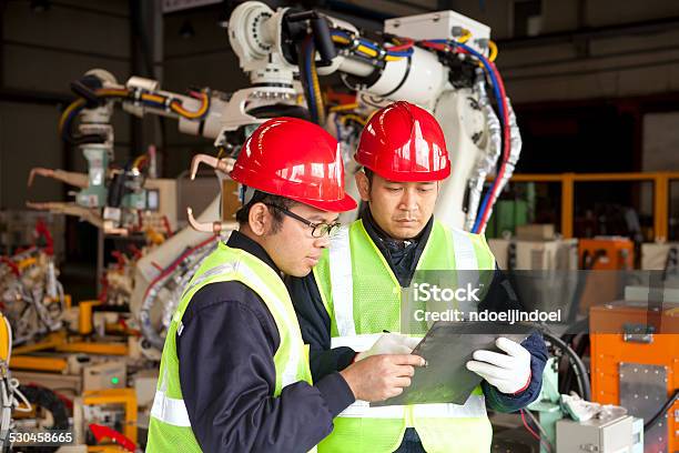 Industrial Engineer Stockfoto und mehr Bilder von Arbeiten - Arbeiten, Arbeiter, Arbeitsstätten