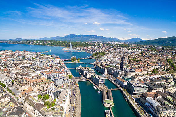 вид с воздуха на leman lake geneva город в швейцарии - geneva canton стоковые фото и изображения