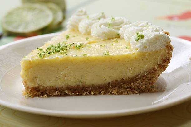 key lime pie - key lime pie dessert pie pastry stock-fotos und bilder