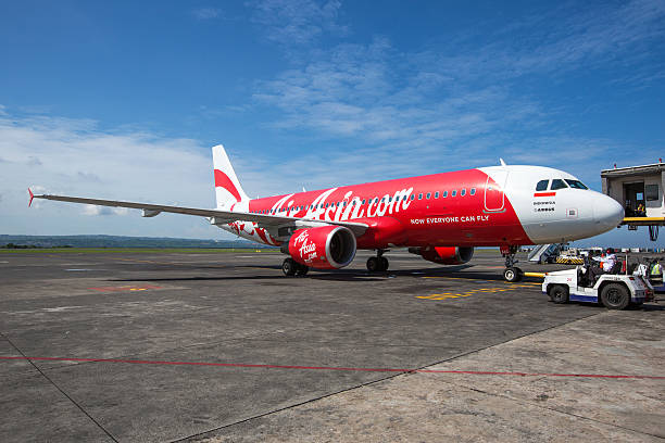 air asia indonesia vuelo qz8501 a falta de singapur - airbus named airline horizontal airplane fotografías e imágenes de stock