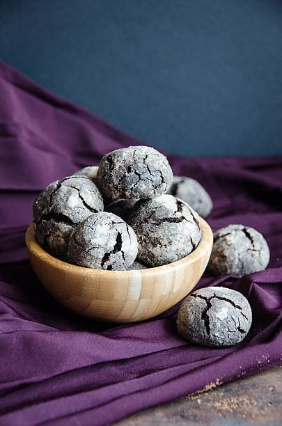 istock Cracked shortbread biscuits in wooden bowl 530496962
