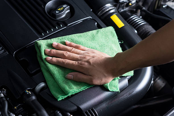 istock Car detailing series : Cleaning car engine 530500102