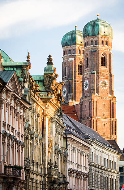 istock Famous Munich Cathedral - Liebfrauenkirche 530503907