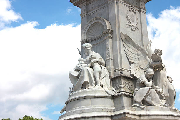 istock Queen Victoria Statue 530504043