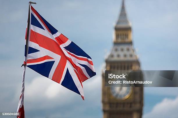 El Big Ben Y Una Bandera Unión Jack Foto de stock y más banco de imágenes de Reino Unido - Reino Unido, Bandera, Bandera del Reino Unido