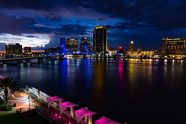 istock Dusk in Jacksonville Florida 530506942