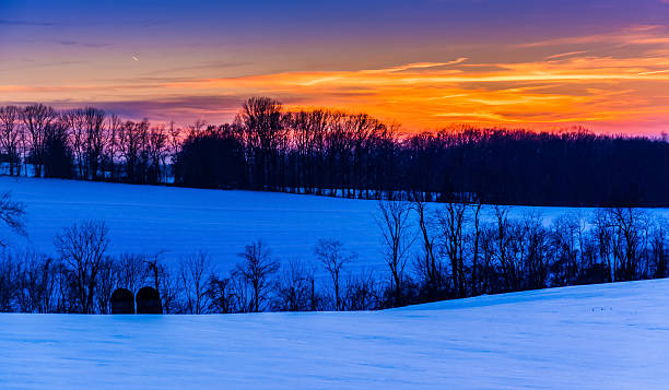 istock Sunset over snow-covered rolling hills in rural York County, Pen 530509565