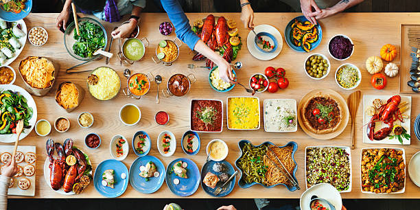 istock Brunch Choice Crowd Dining Food Options Eating Concept 530512952