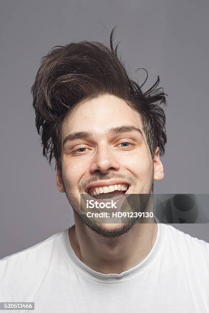 Porträt Fliegenden Haare Stockfoto und mehr Bilder von Windzerzaustes Haar - Windzerzaustes Haar, Männer, Erwachsene Person