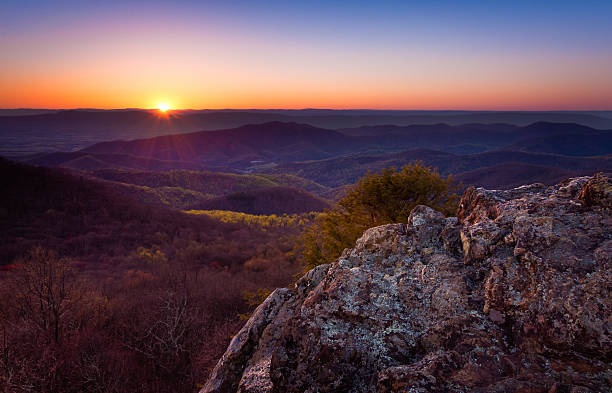 istock Sunset over the Appalachian Mountains from Bearfence Mountain, i 530516309