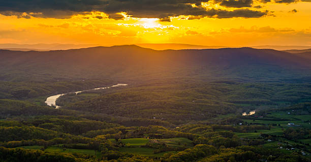 istock Sunset over the Shenandoah Valley from Skyline Drive in Shenando 530518147