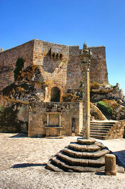 istock Medieval castle of Sortelha 530518167