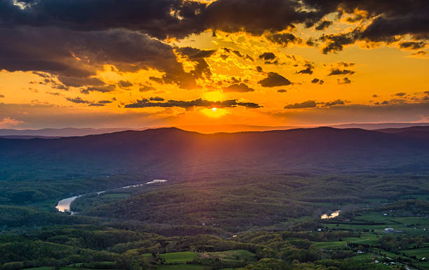 istock Sunset over the Shenandoah Valley from Skyline Drive in Shenando 530543303