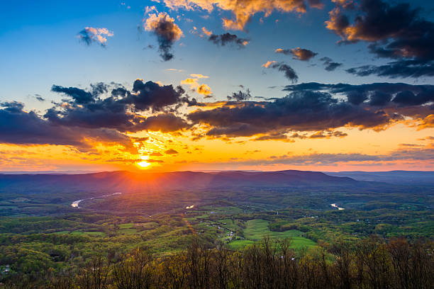 istock Sunset over the Shenandoah Valley from Skyline Drive in Shenando 530543311
