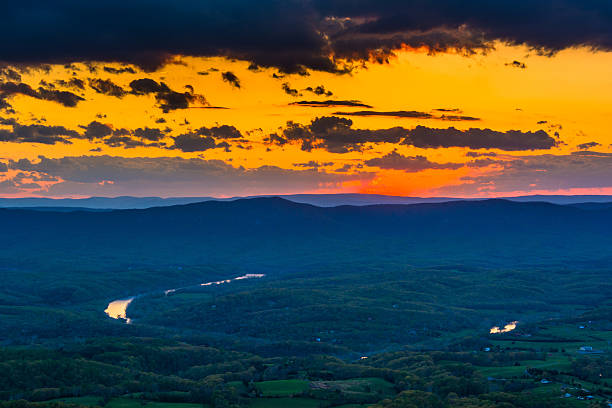 istock Sunset over the Shenandoah Valley from Skyline Drive in Shenando 530543331