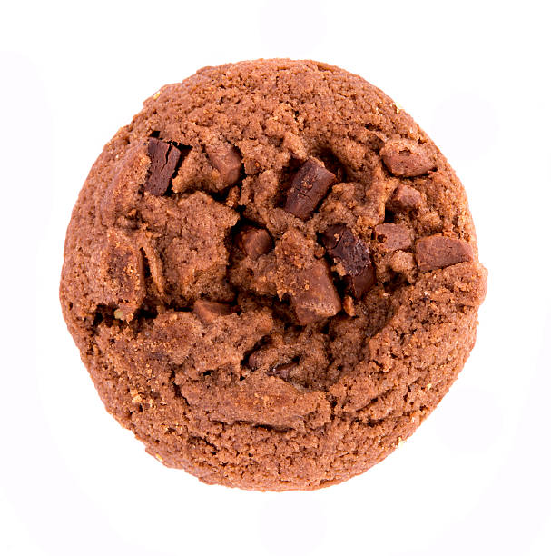 외동 초콜릿 칩 쿠키 흰색 바탕에 그림자와 - chocolate chip chocolate chip cookie cookie brown 뉴스 사진 이미지