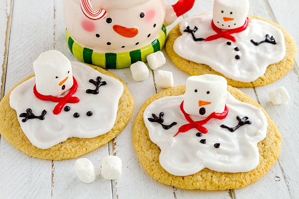 istock Melting Snowmen Decorated Sugar Cookies 530560309