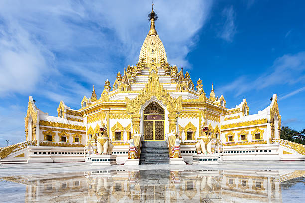 istock Swe Taw Myat, Buddha Tooth Relic Pagoda (Yangon, Myanmar) 530566723