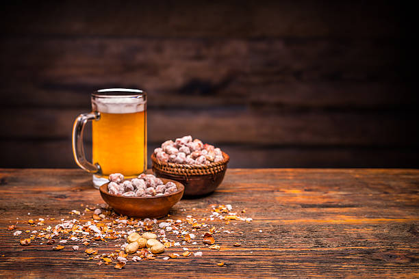 birra e arachidi tostate - beer nuts foto e immagini stock