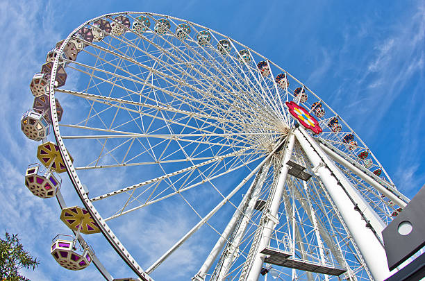 giant koła w prater park rozrywki w wiedniu - carnival spinning built structure frame zdjęcia i obrazy z banku zdjęć