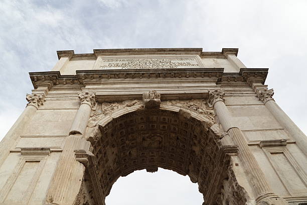 arco di tito - forum of nerva foto e immagini stock