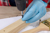 carpenter-drilling-loch-in-plank-positio