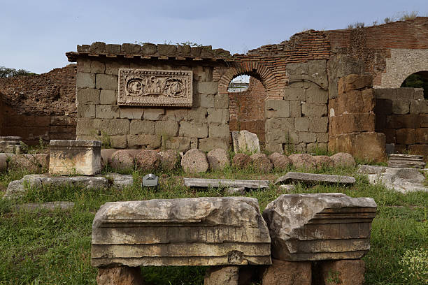 foro romano - forum of nerva foto e immagini stock