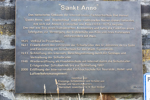 飾り板では、学校 st anno - baudenkmal ストックフォトと画像