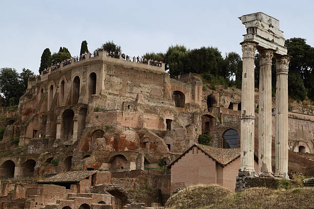 foro romano - forum of nerva foto e immagini stock