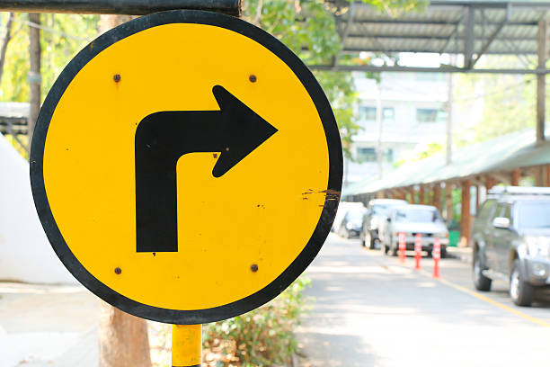 istock Right Turn Symbol Sign 530581738