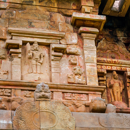 Detalle de pared de la gran arquitectura antigua Gangaikonda Cholapuram, primer plano photo