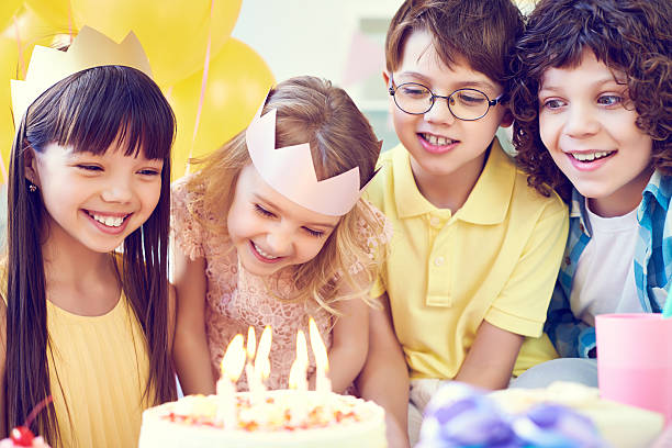 istock Admiring birthday cake 530583563