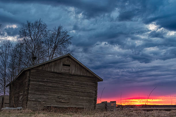 istock Sunset Behind An Old Barn House 530584892