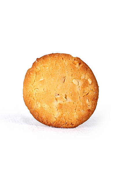 cashew-cookies, kekse, kekse auf weiß, kaju-keks - dieting cookie food number stock-fotos und bilder