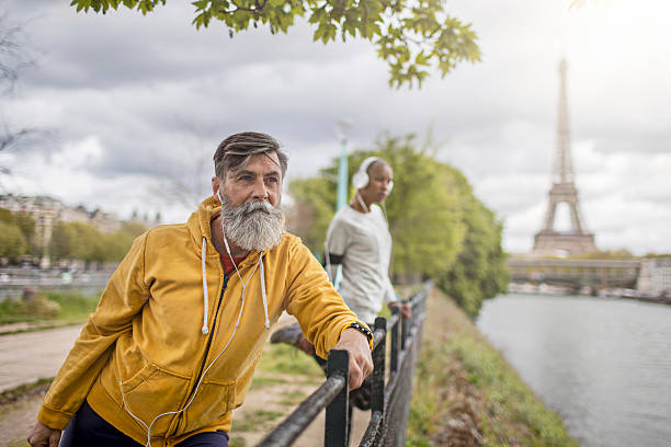 istock Two people doing sport in the morning at Paris 530588332