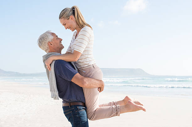 älteres paar in liebe - senior adult retirement mature adult couple stock-fotos und bilder