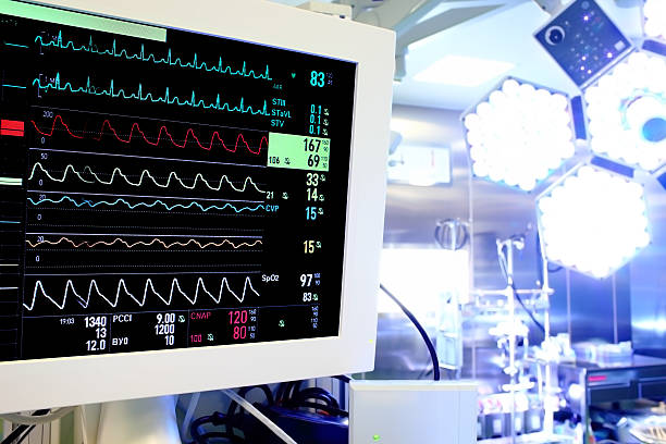 medizinischer überwachung in der jeweiligen zimmer. - human heart surveillance computer monitor pulse trace stock-fotos und bilder