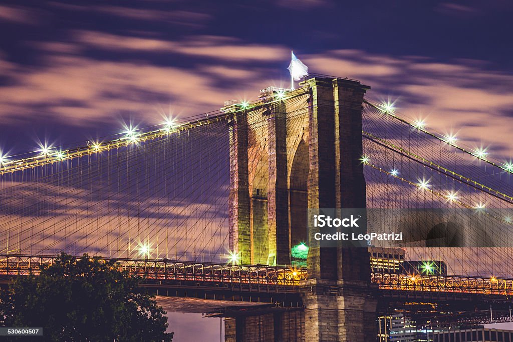 Brooklyn-Brücke in der Nacht in New York City - Lizenzfrei Architektonisches Detail Stock-Foto