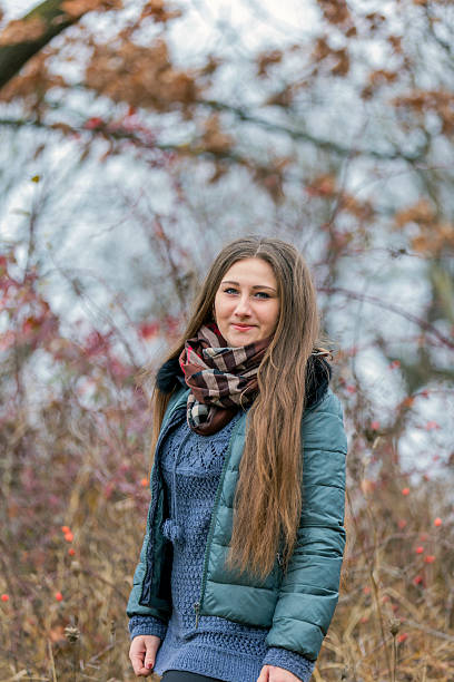 istock girl in autumn 530625145