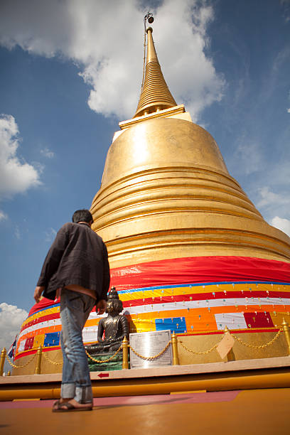 왓 싸켓 사원, 방콕, 태국 - editorial thailand spirituality gold 뉴스 사진 이미지
