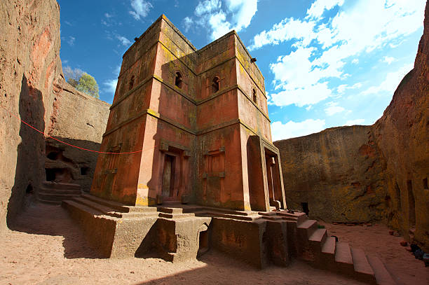 igreja de st george, de património mundial da unesco, lalibela, etiópia. - travel ethiopia imagens e fotografias de stock