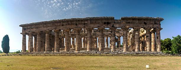 griechisch-tempel - column italy italian culture greece stock-fotos und bilder