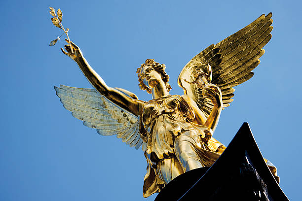 alemanha, baviera, munique, friedensengel - munich wing friedensengel angel imagens e fotografias de stock