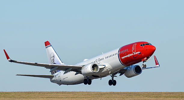 norueguês nave ar ii - airplane airbus boeing air vehicle imagens e fotografias de stock