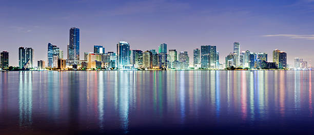 miami, brickell skyline della città di notte, stati uniti - miami florida night florida skyline foto e immagini stock