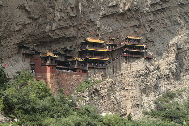 das hängende kloster xuankong si bei datong en chine - datong photos et images de collection