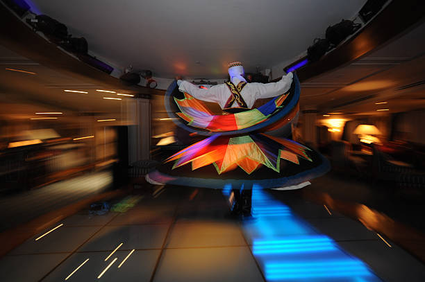 egyptian folkloric dancer - aşağı mısır fotoğraflar stok fotoğraflar ve resimler